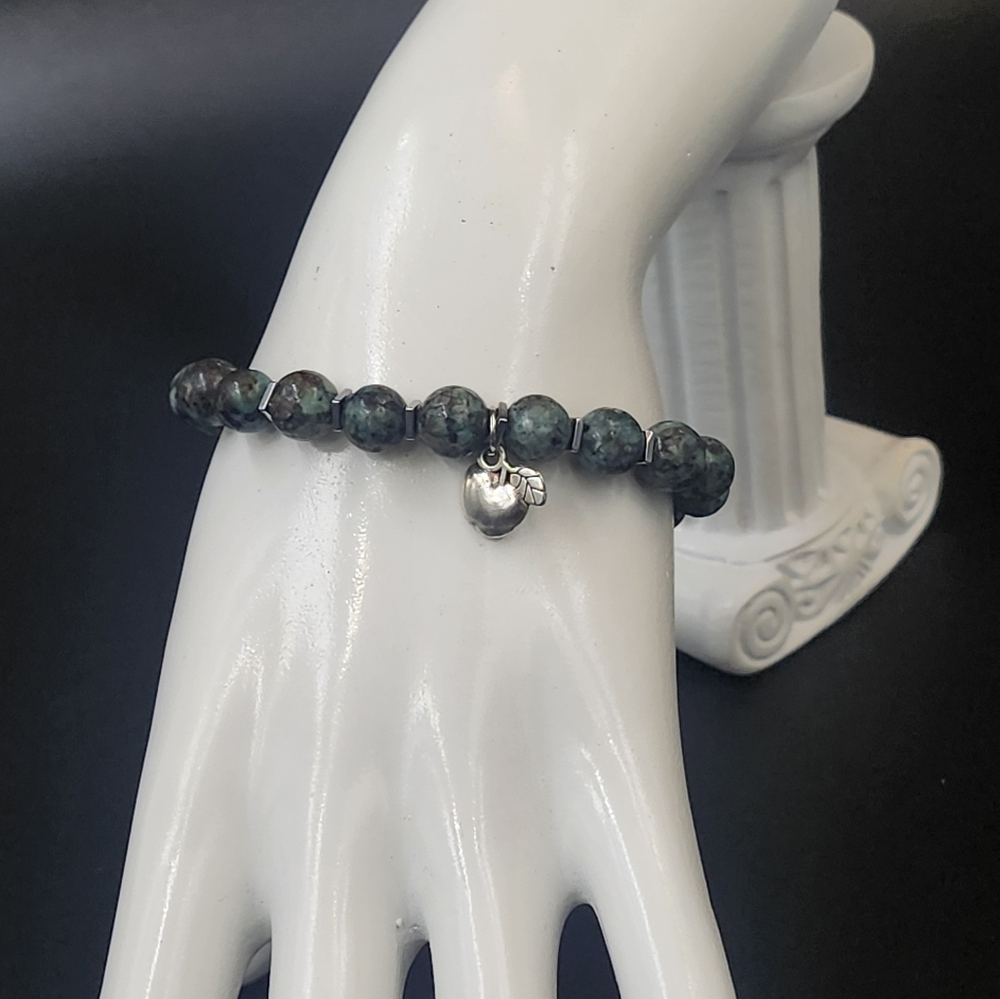 Green stone bracelet with silver toned apple charm